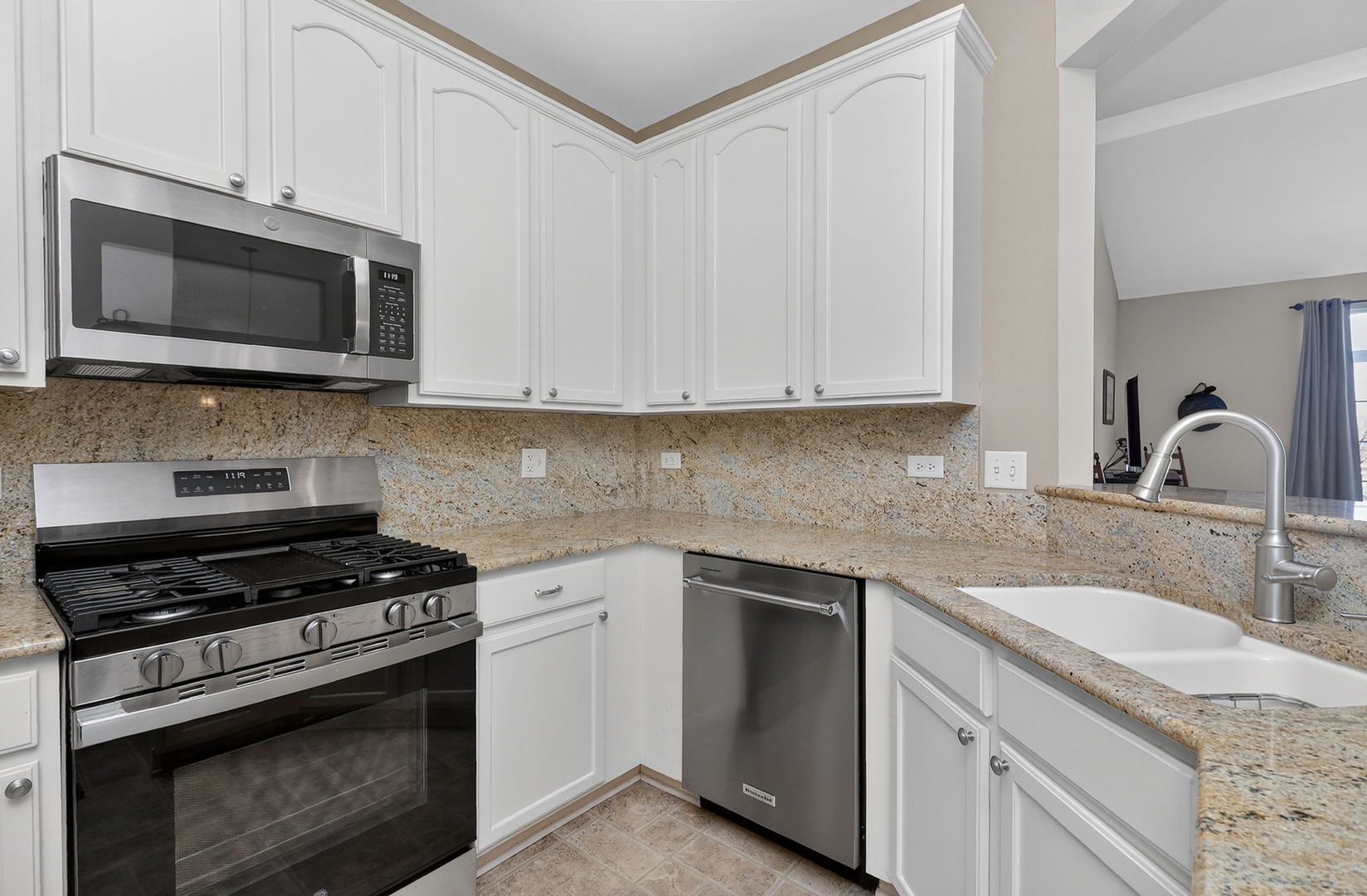 1574 SEDONA Avenue, Aurora, IL 60504