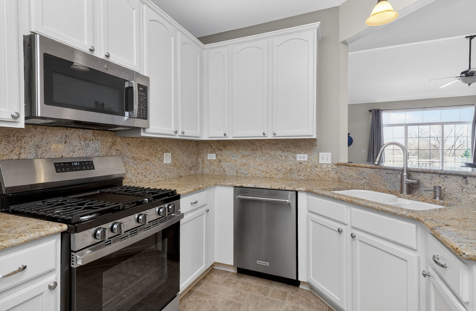 1574 SEDONA Avenue, Aurora, IL 60504