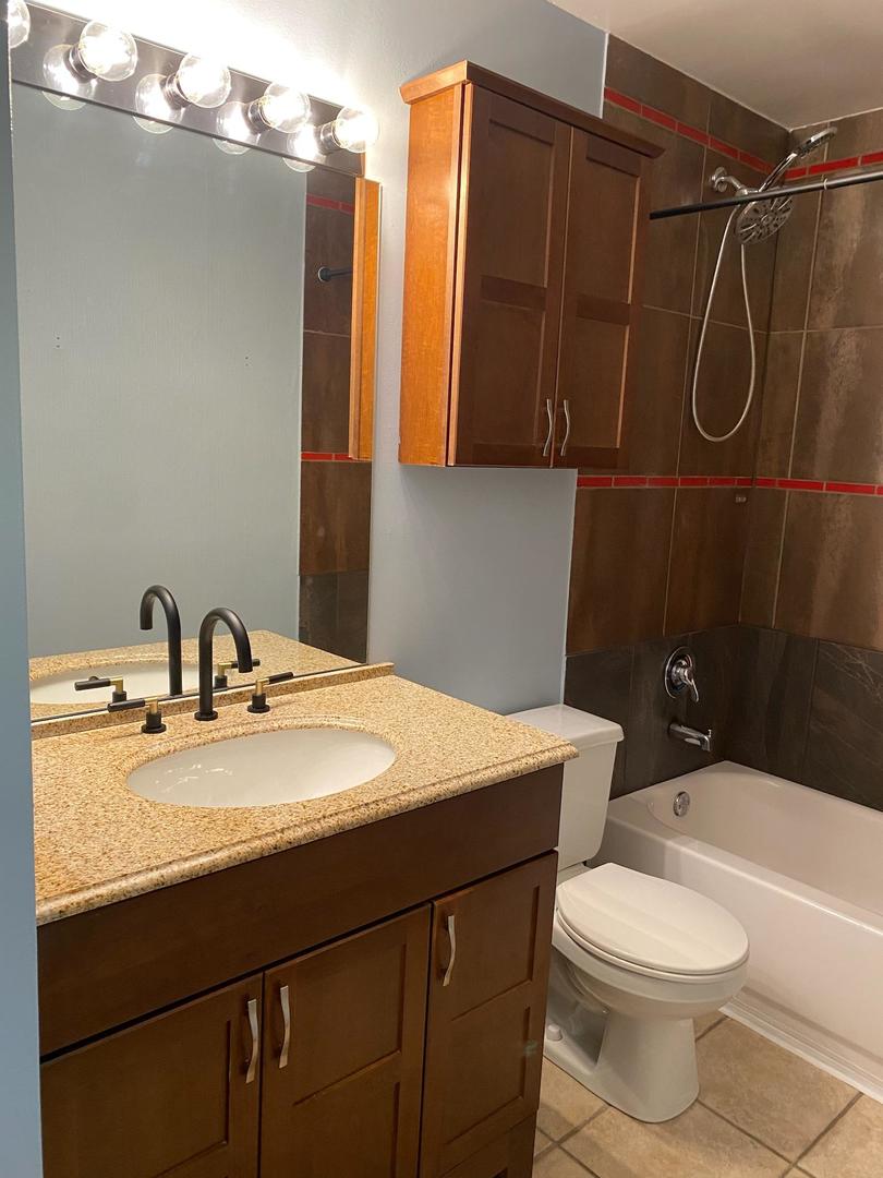 5813 Oakwood Drive #D, Lisle, IL 60532