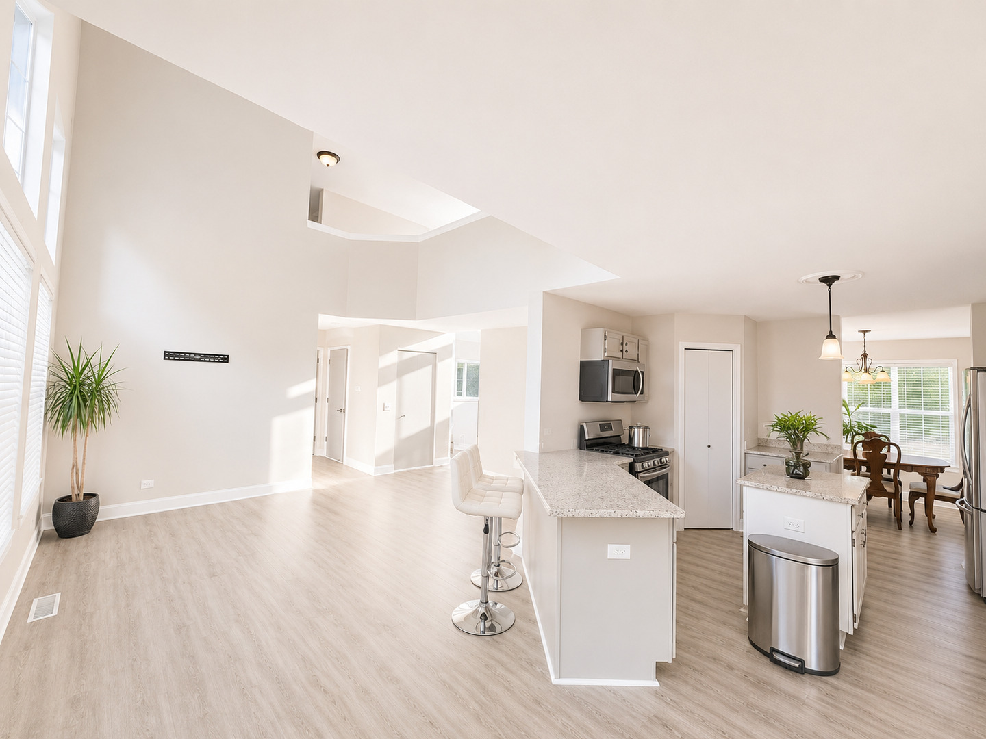 46 W Redhead Court, Round Lake Beach, IL 60073