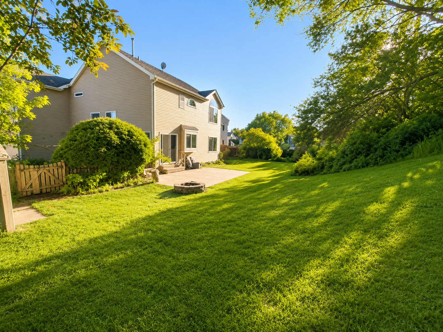 46 W Redhead Court, Round Lake Beach, IL 60073