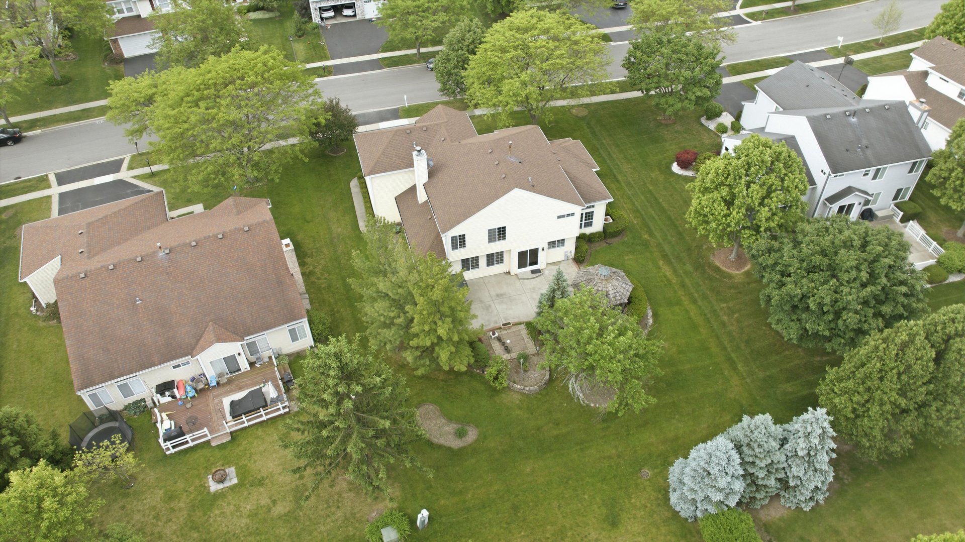 2210 Fieldcrest Drive, Mundelein, IL 60060