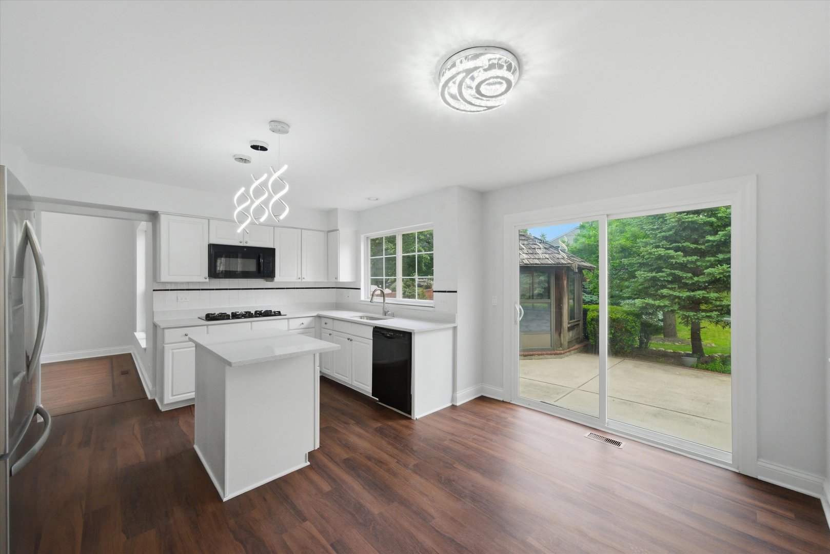 2210 Fieldcrest Drive, Mundelein, IL 60060