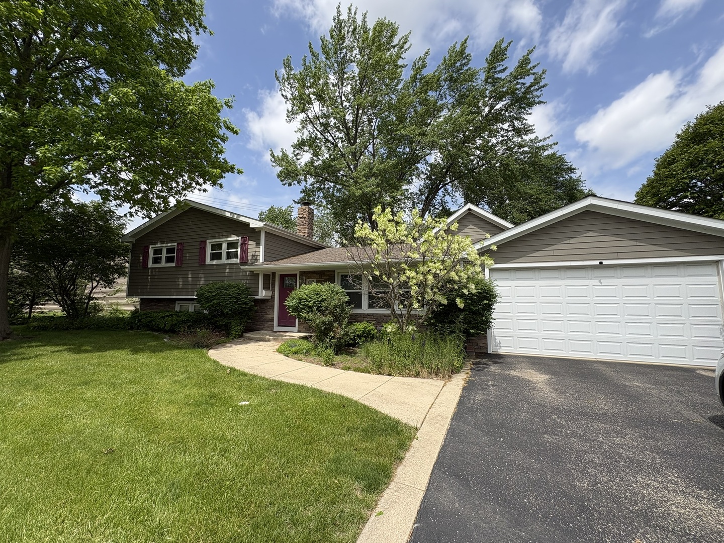 609 W Gartner Road, Naperville, IL 60540