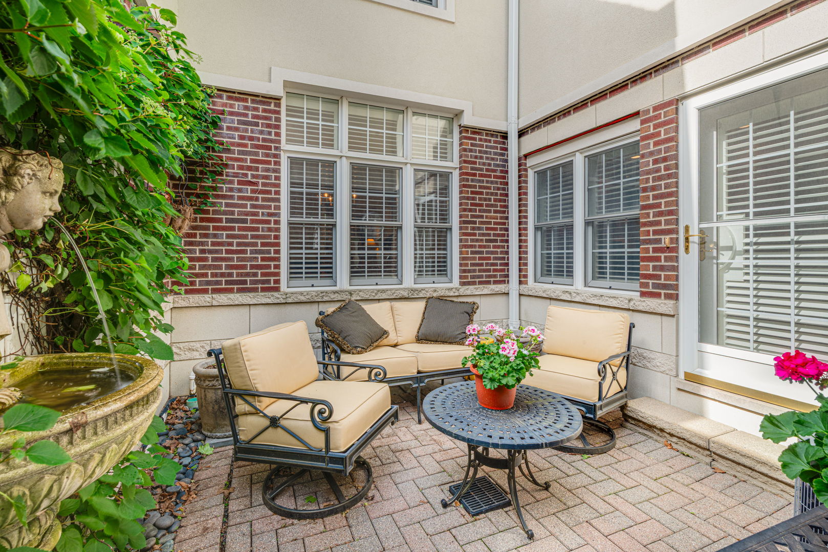430 Park Avenue, Clarendon Hills, IL 60514