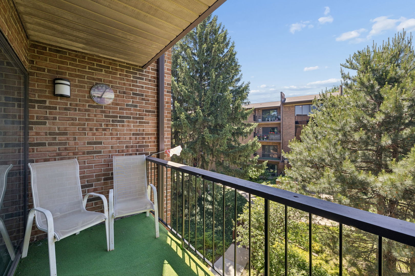 7510 Farmingdale Drive #304, Darien, IL 60561