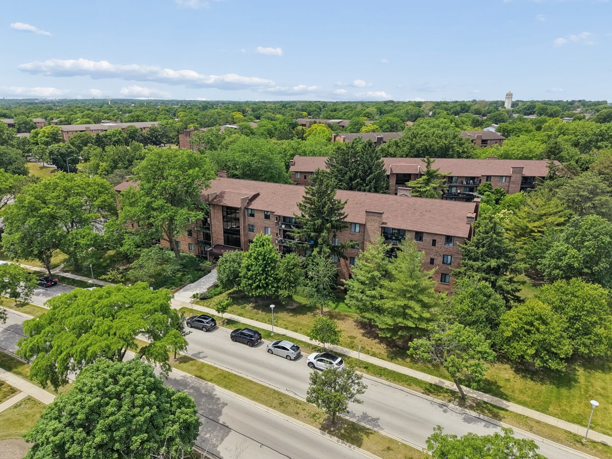 7510 Farmingdale Drive #304, Darien, IL 60561