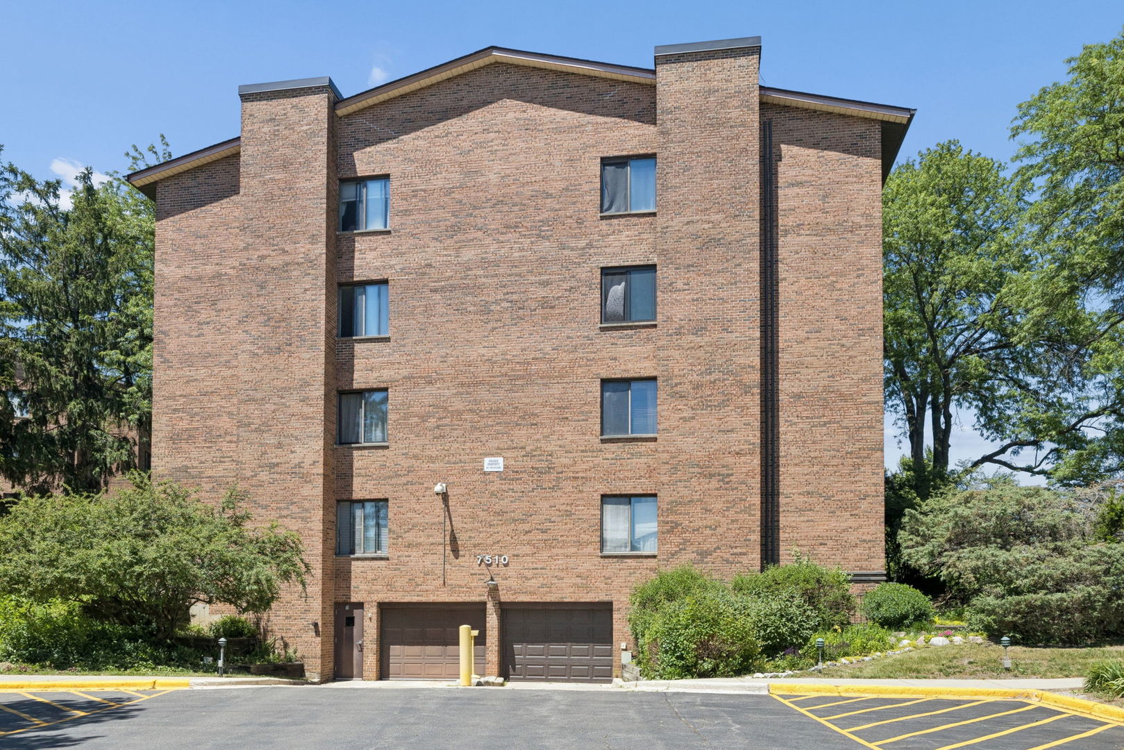 7510 Farmingdale Drive #304, Darien, IL 60561