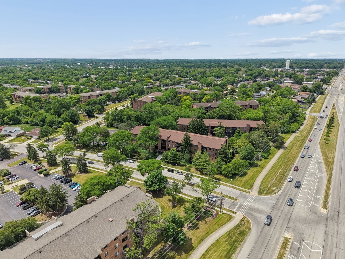 7510 Farmingdale Drive #304, Darien, IL 60561