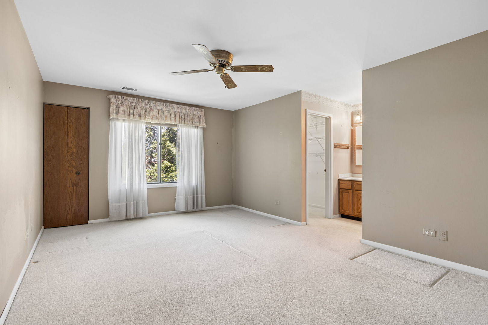 7510 Farmingdale Drive #304, Darien, IL 60561