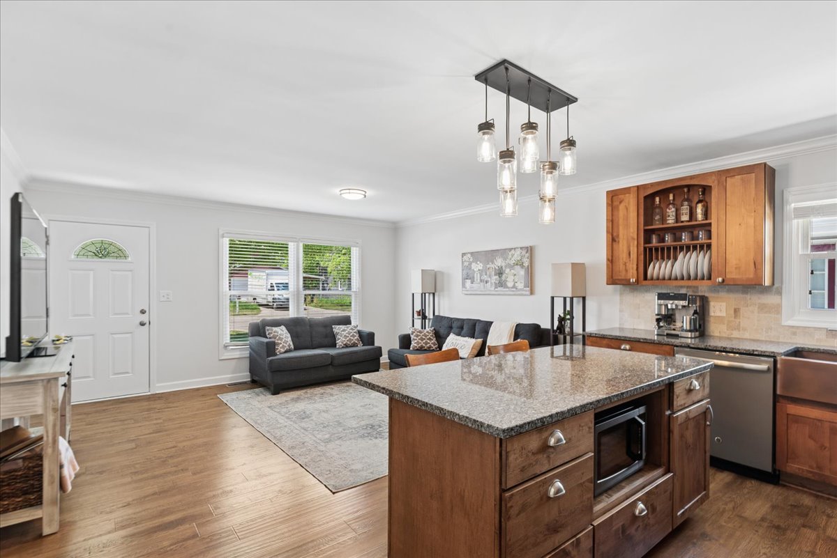 313 Maple Lane, Round Lake, IL 60073