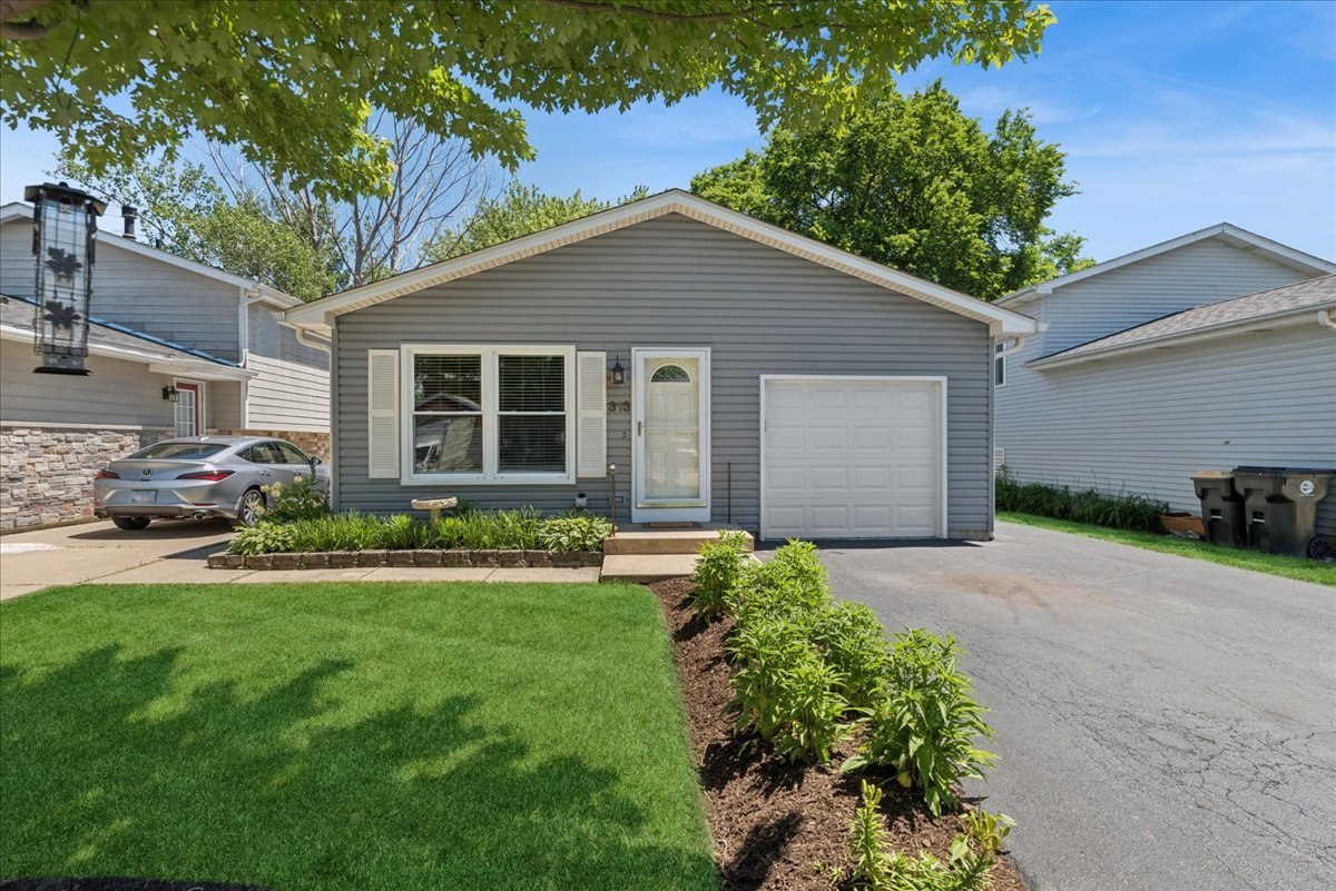 313 Maple Lane, Round Lake, IL 60073