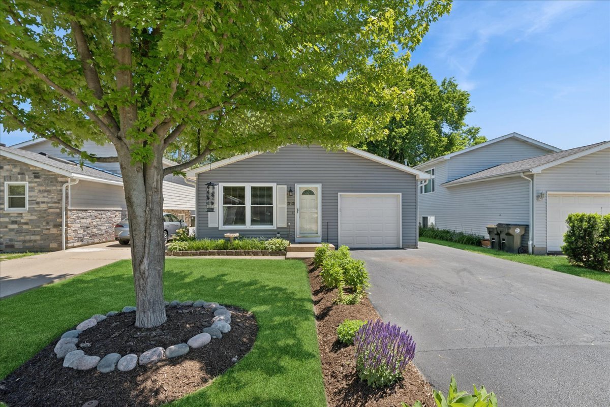313 Maple Lane, Round Lake, IL 60073