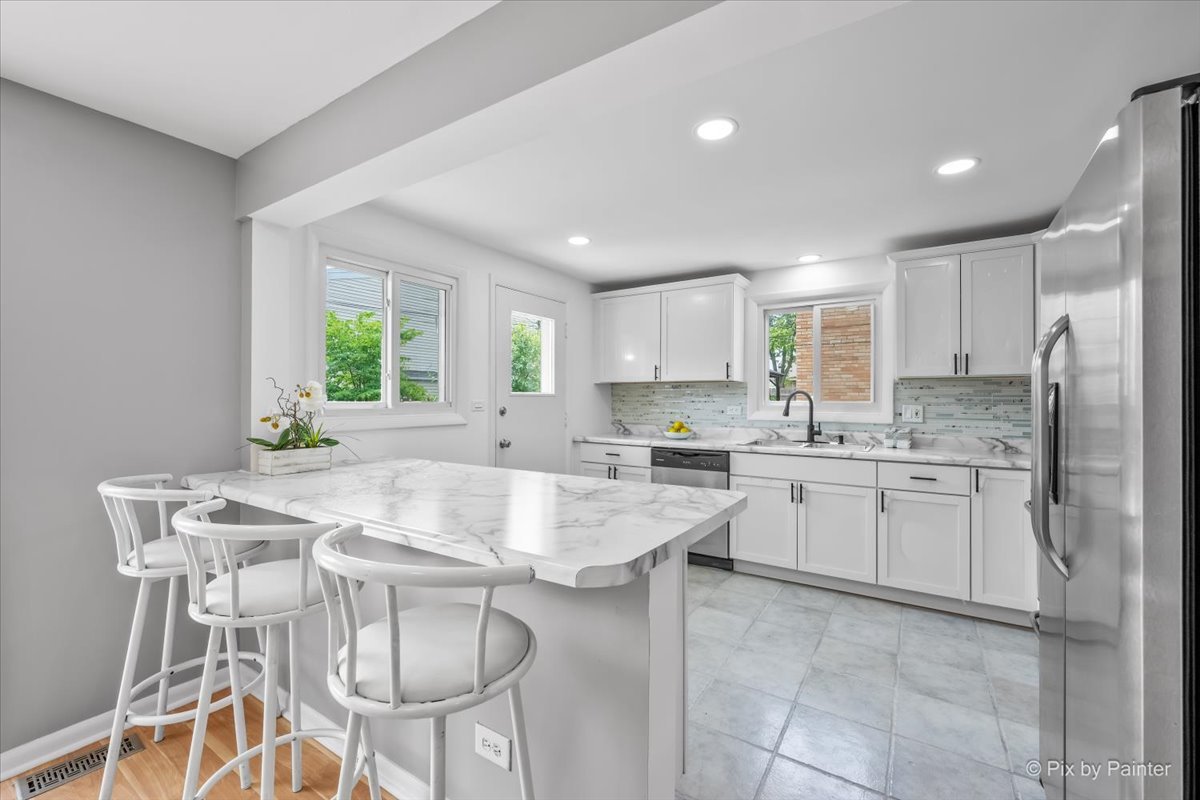 9137 Barberry Lane #9137, Des Plaines, IL 60016