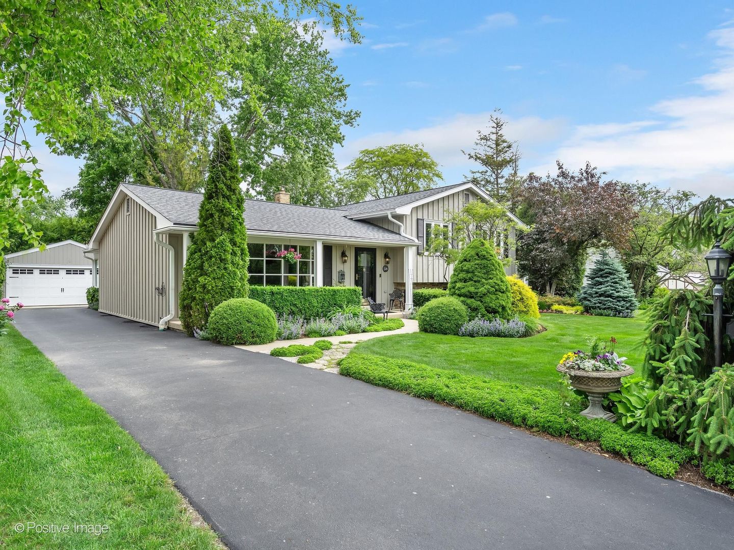126 Naperville Road, Clarendon Hills, IL 60514