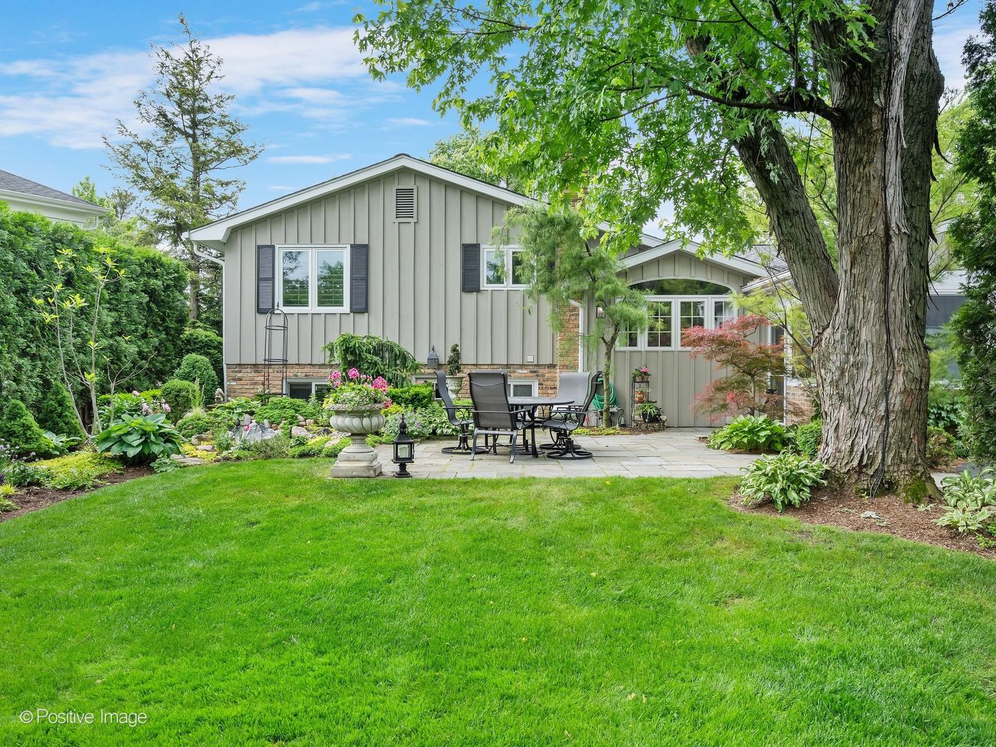 126 Naperville Road, Clarendon Hills, IL 60514