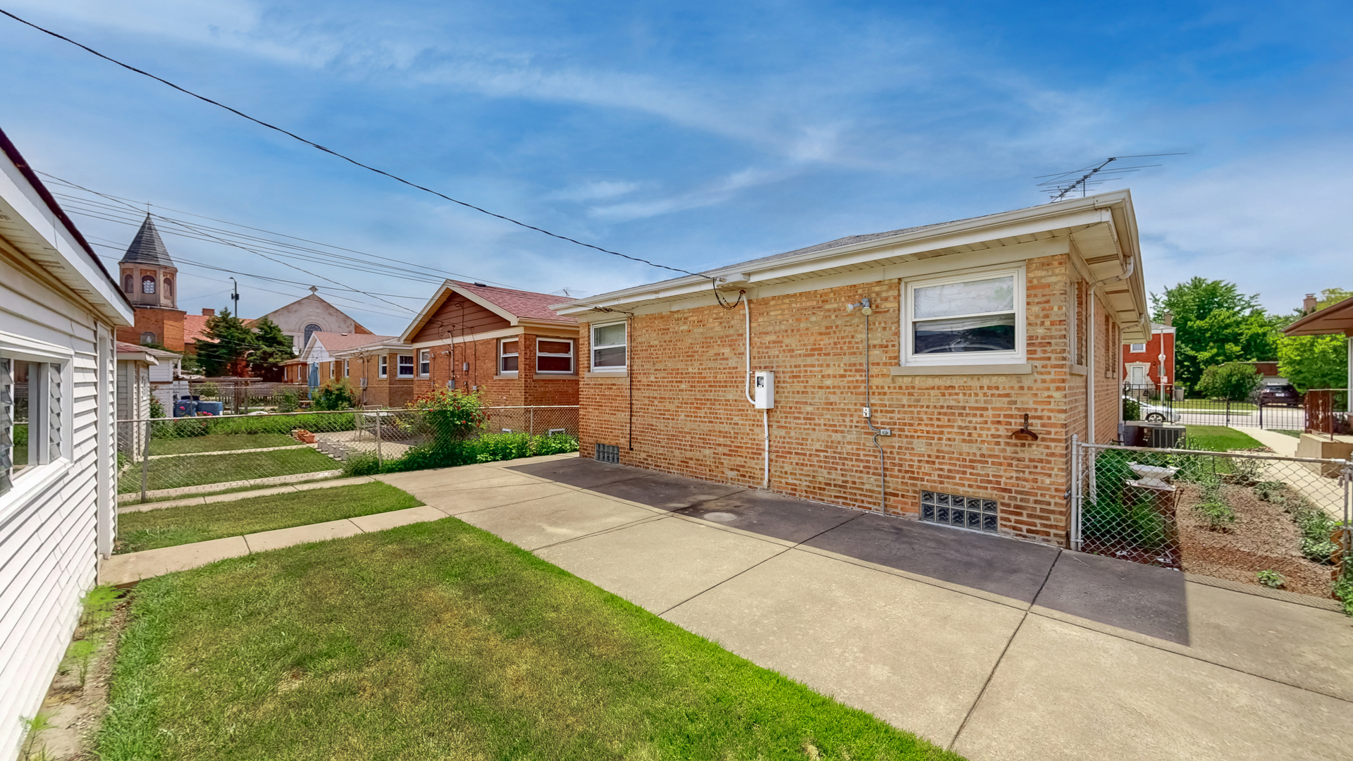 2816 W Bryn Mawr Avenue, Chicago, IL 60659