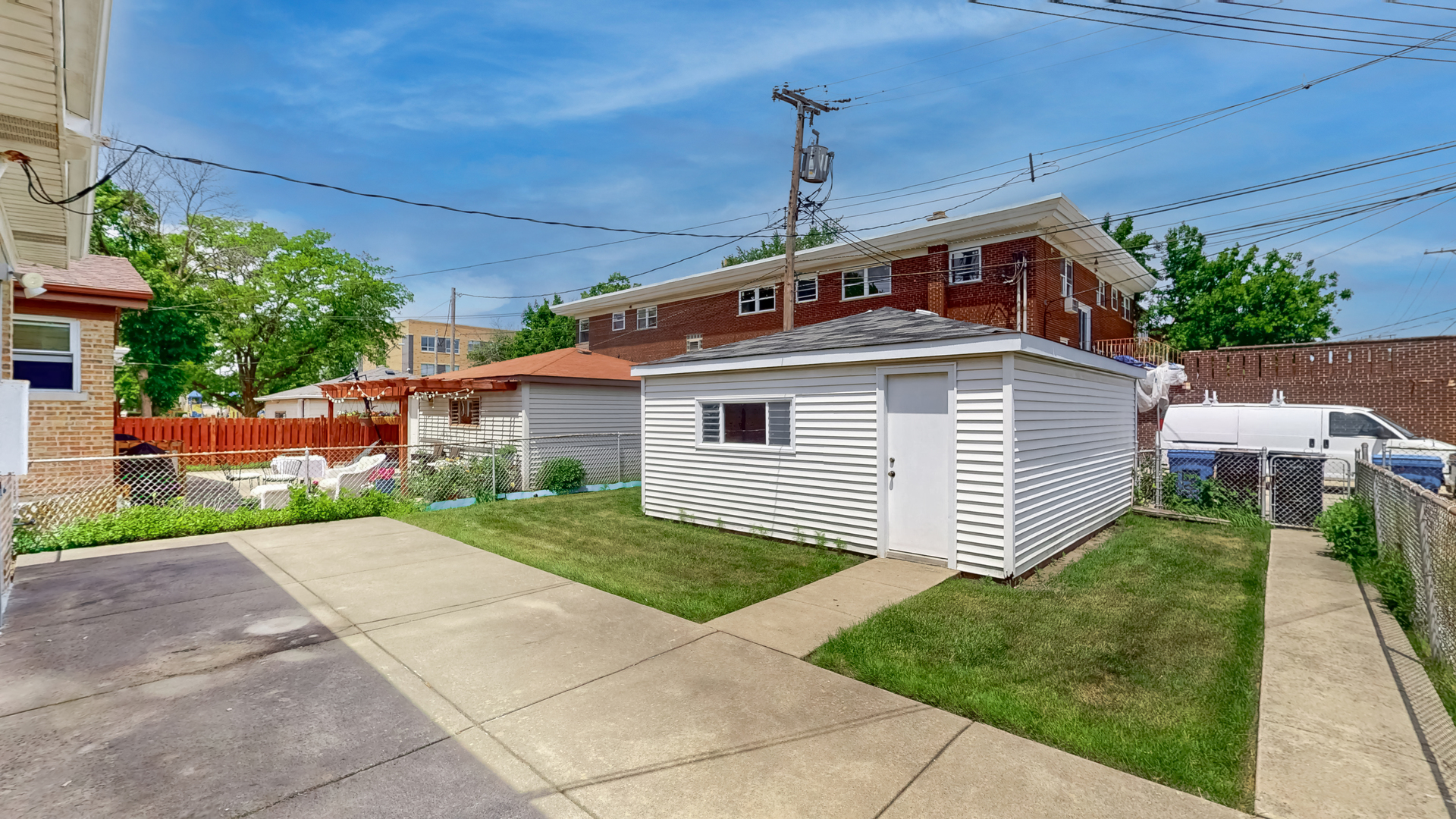 2816 W Bryn Mawr Avenue, Chicago, IL 60659