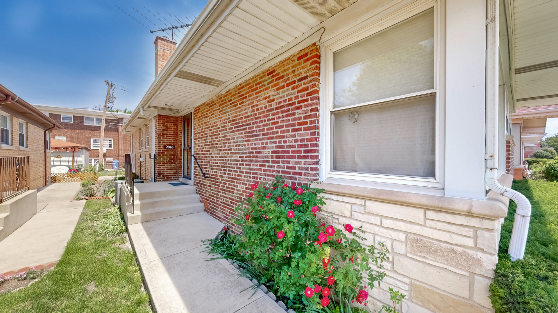 2816 W Bryn Mawr Avenue, Chicago, IL 60659
