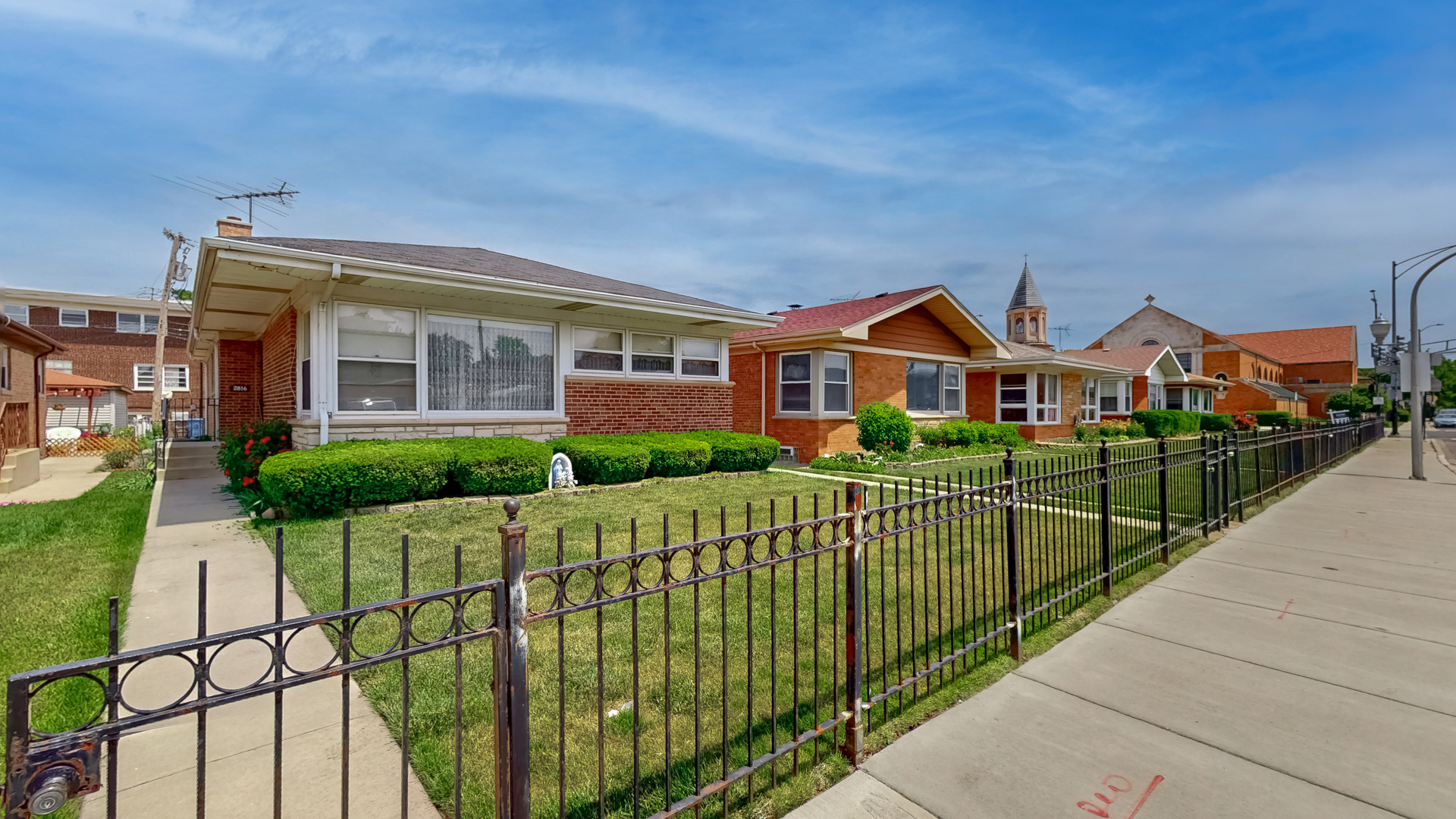 2816 W Bryn Mawr Avenue, Chicago, IL 60659