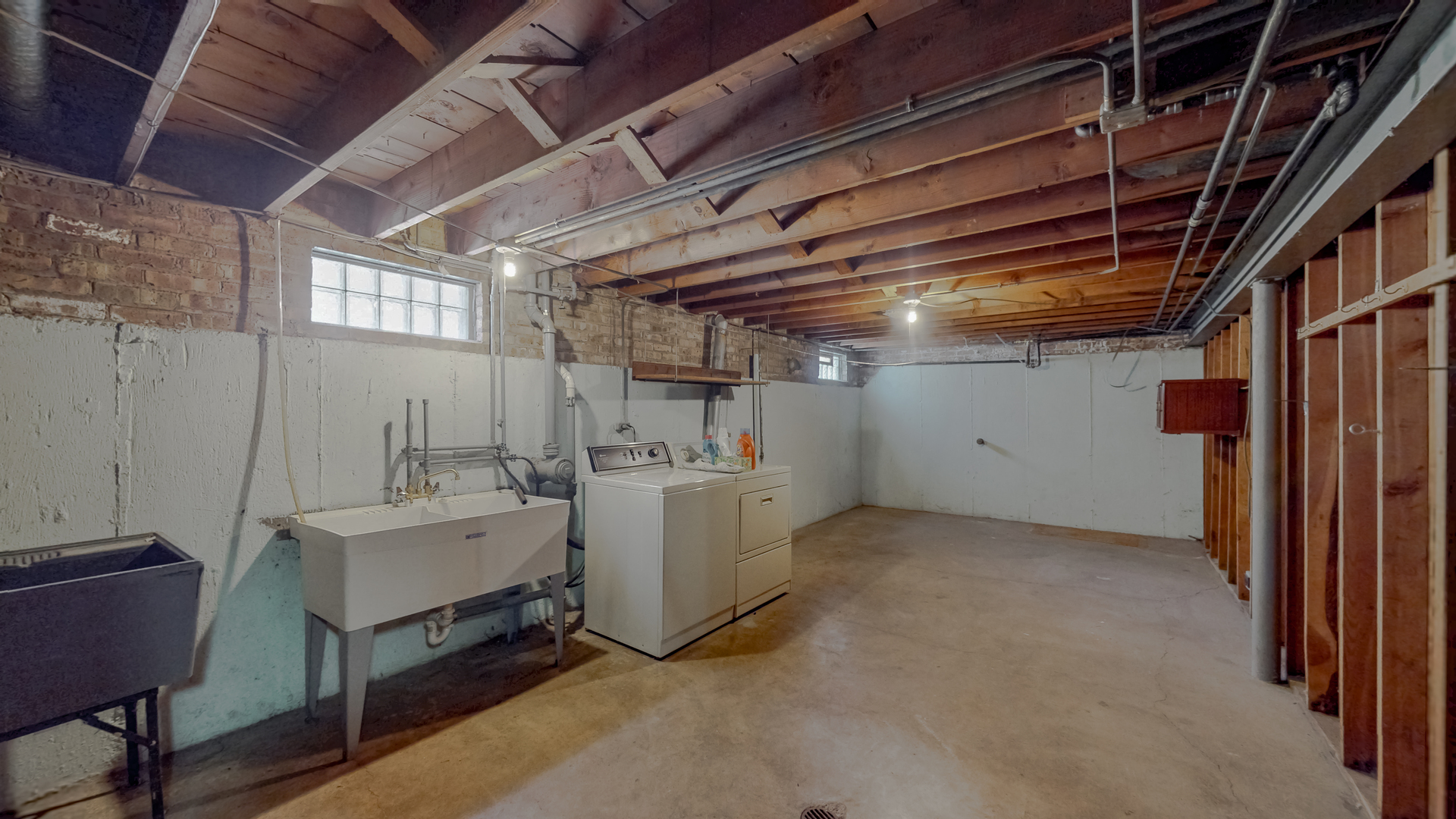2816 W Bryn Mawr Avenue, Chicago, IL 60659