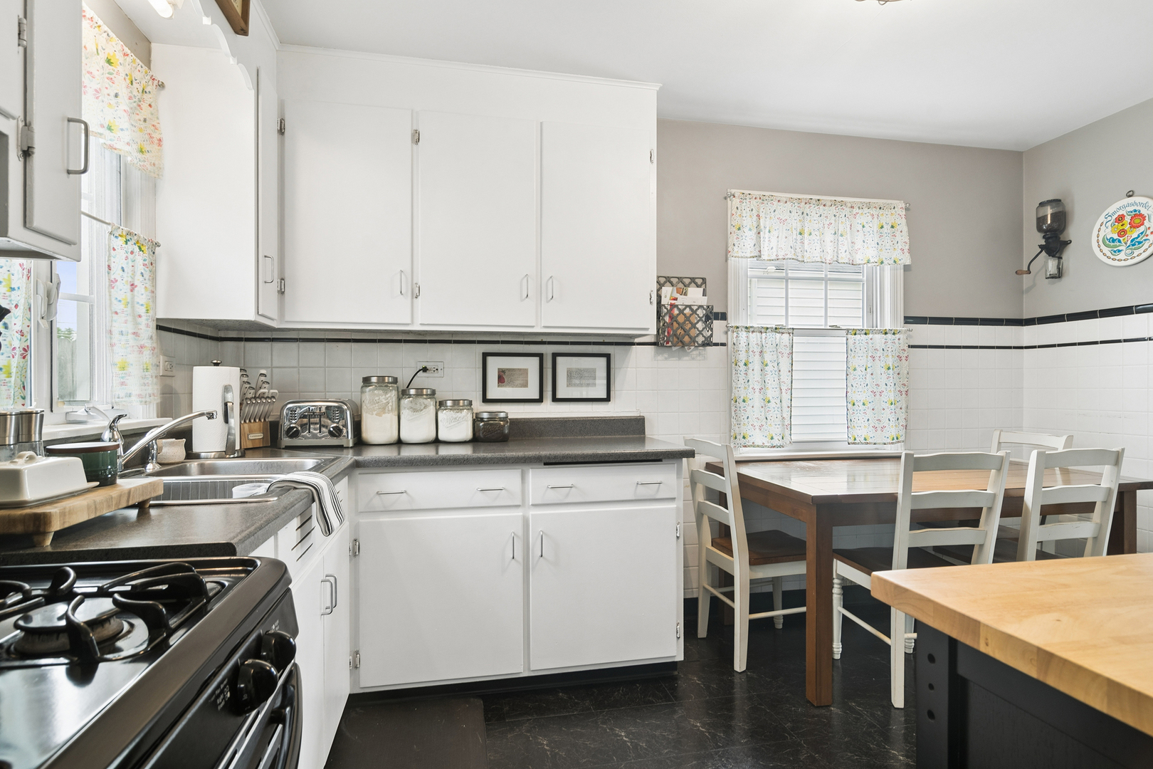 1166 Webster Lane, Des Plaines, IL 60016