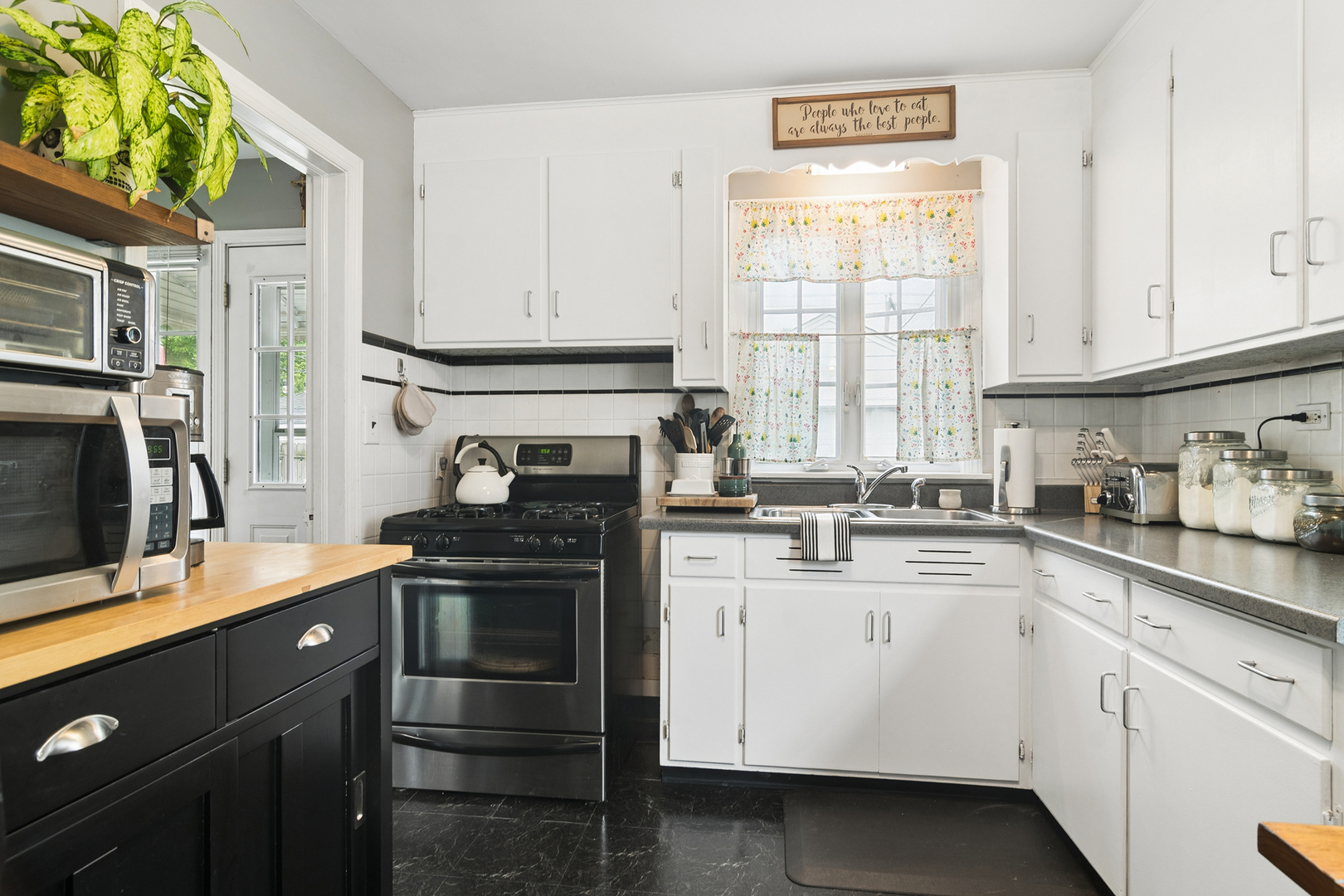 1166 Webster Lane, Des Plaines, IL 60016