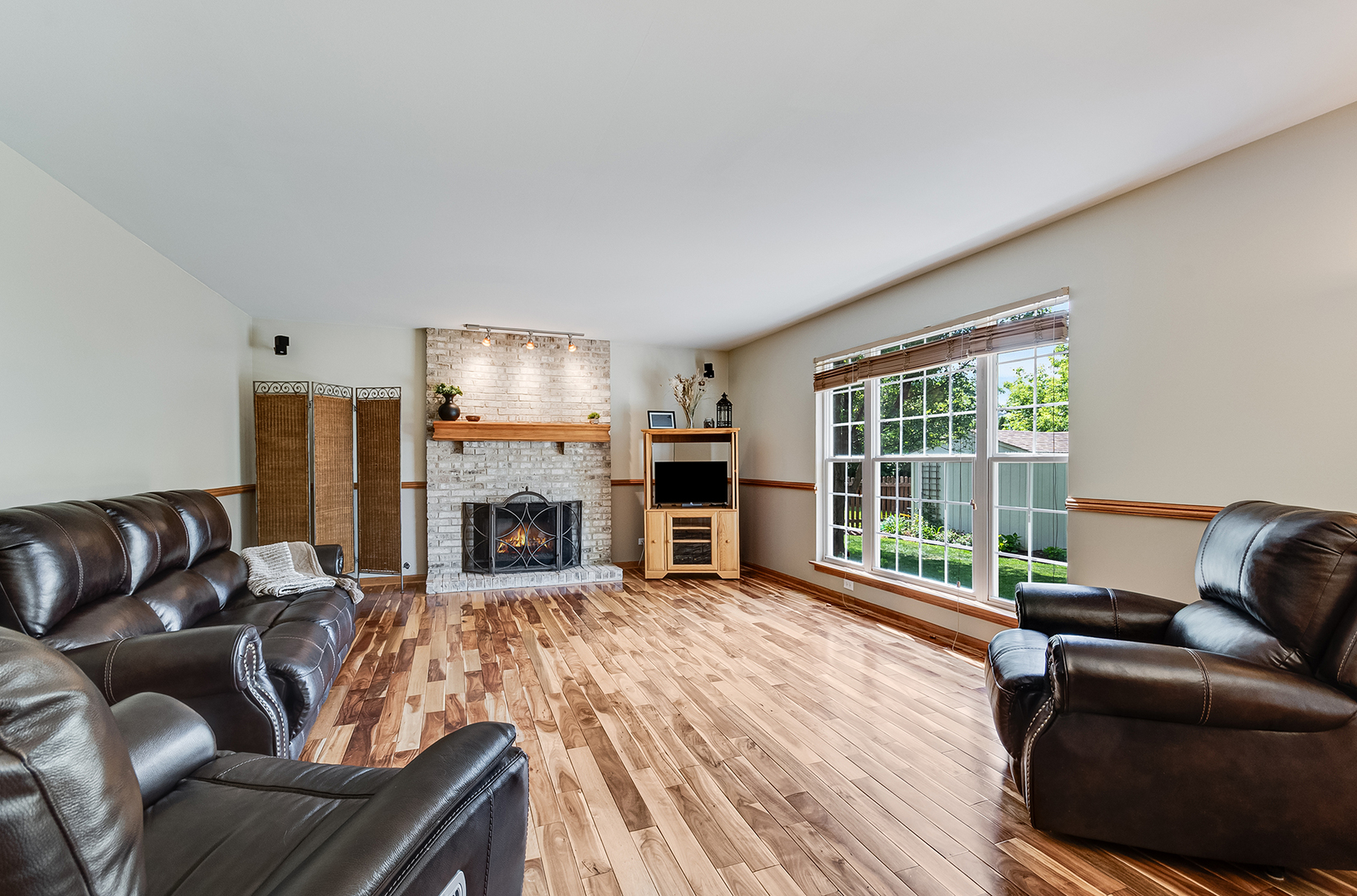 329 Millstream Lane, Oswego, IL 60543