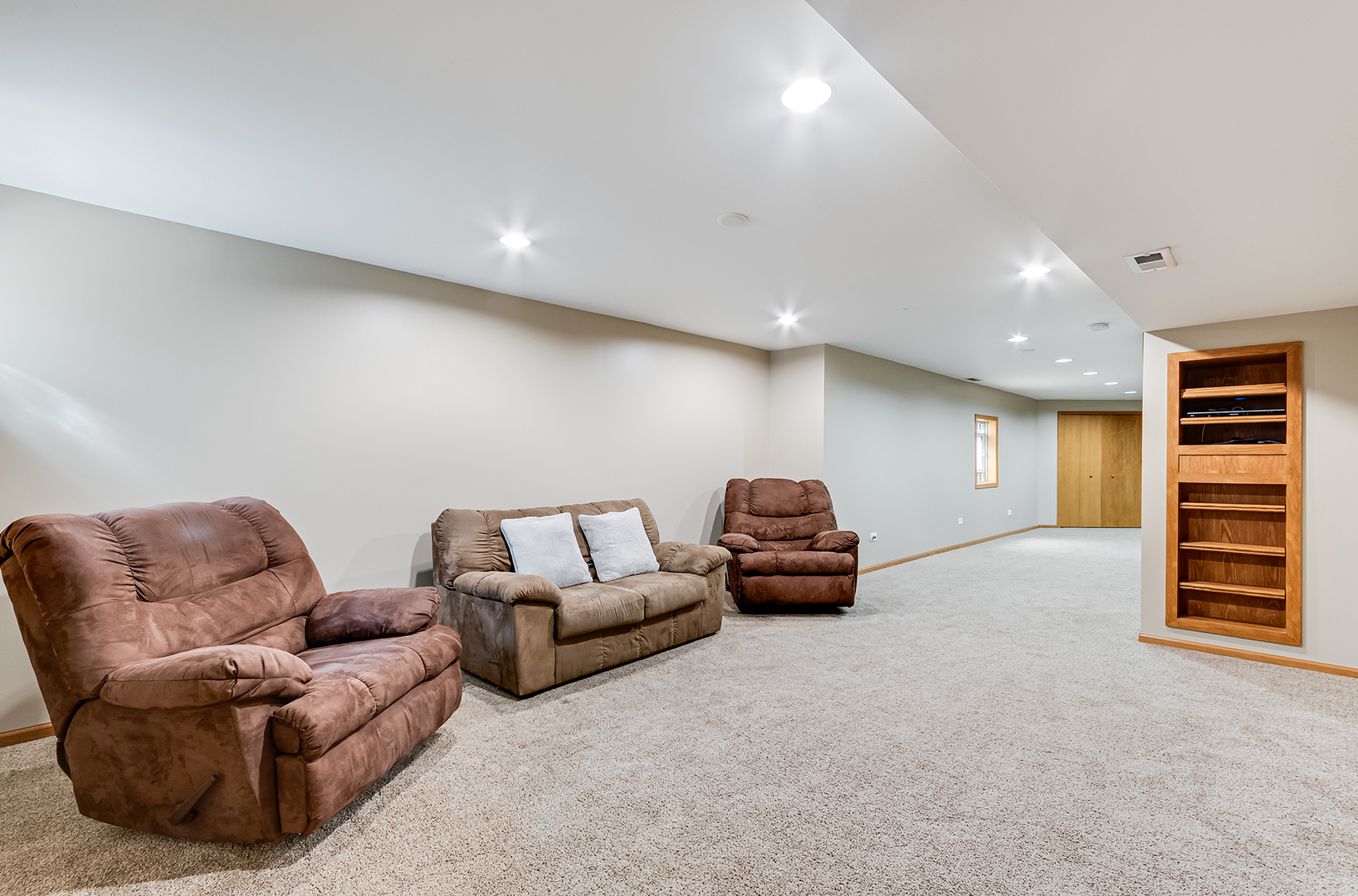 329 Millstream Lane, Oswego, IL 60543