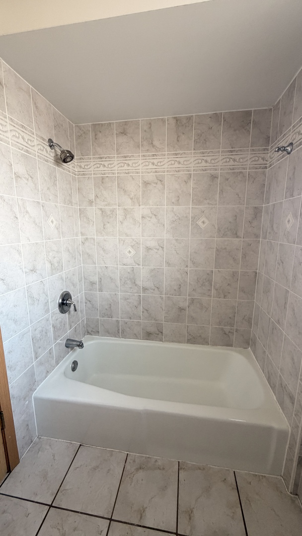 6348 Washington Street #3D, Chicago Ridge, IL 60415
