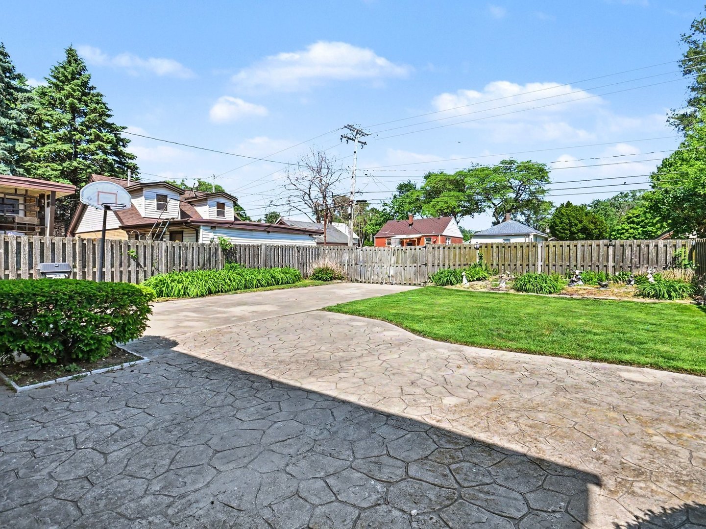 14107 S Mackinaw Avenue, Burnham, IL 60633