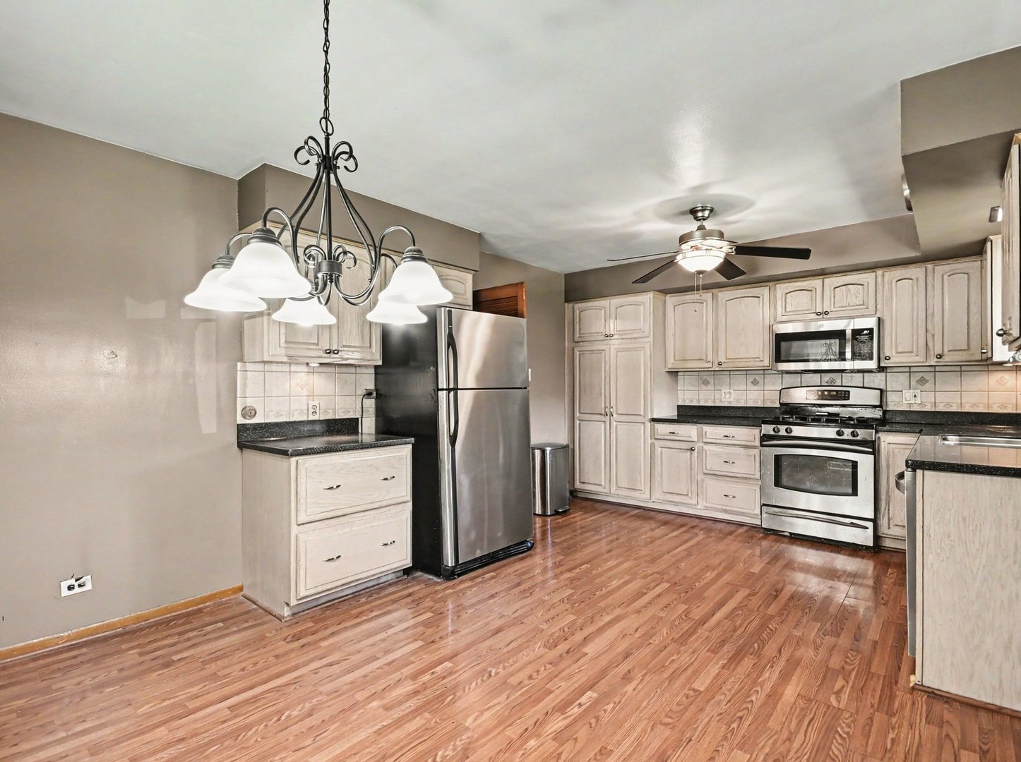 14107 S Mackinaw Avenue, Burnham, IL 60633