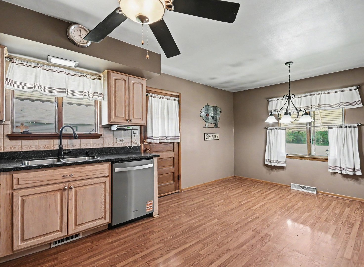 14107 S Mackinaw Avenue, Burnham, IL 60633