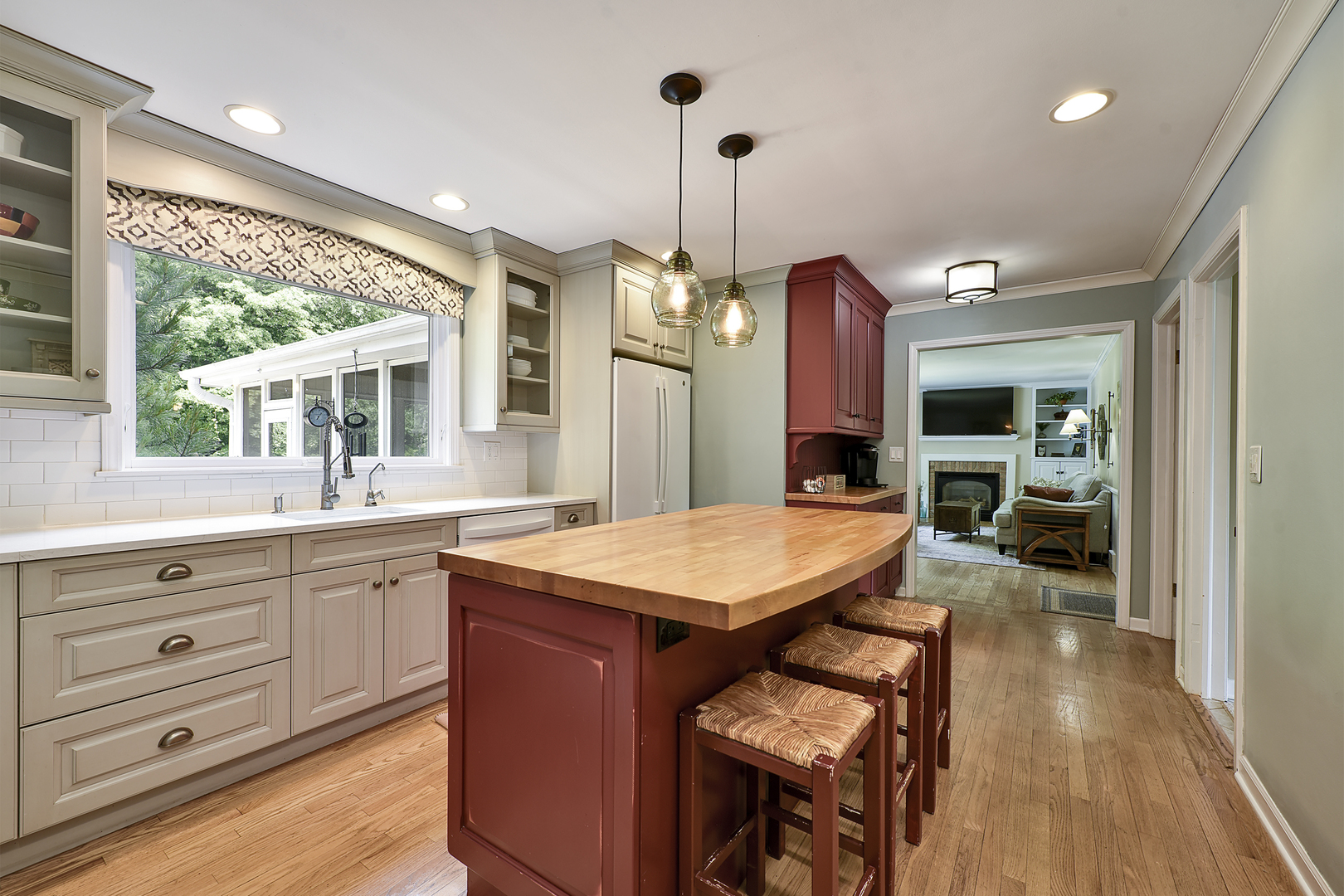 1550 Banbury Road, Inverness, IL 60067