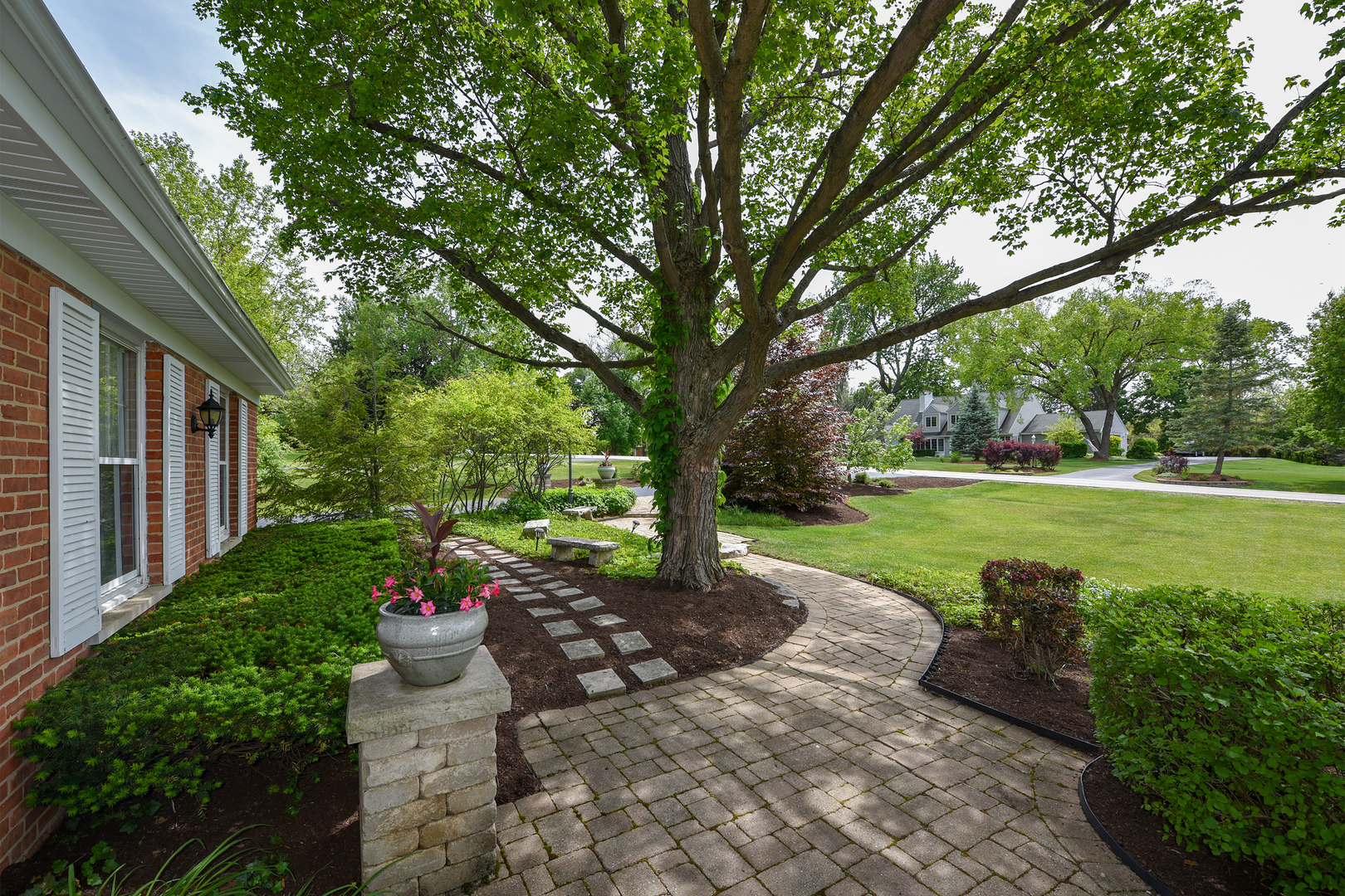 1550 Banbury Road, Inverness, IL 60067
