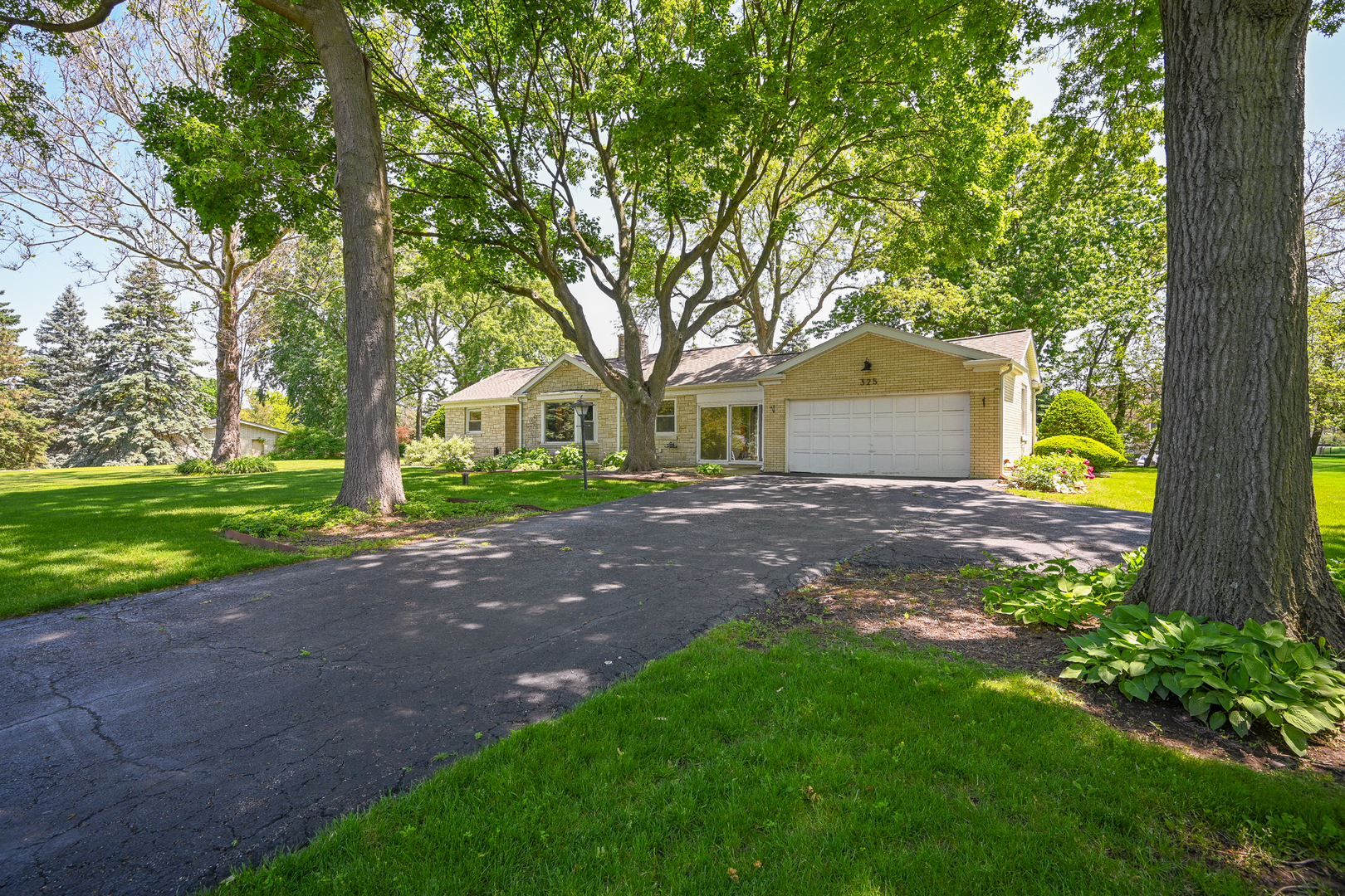 325 Lambert Road, Glen Ellyn, IL 60137
