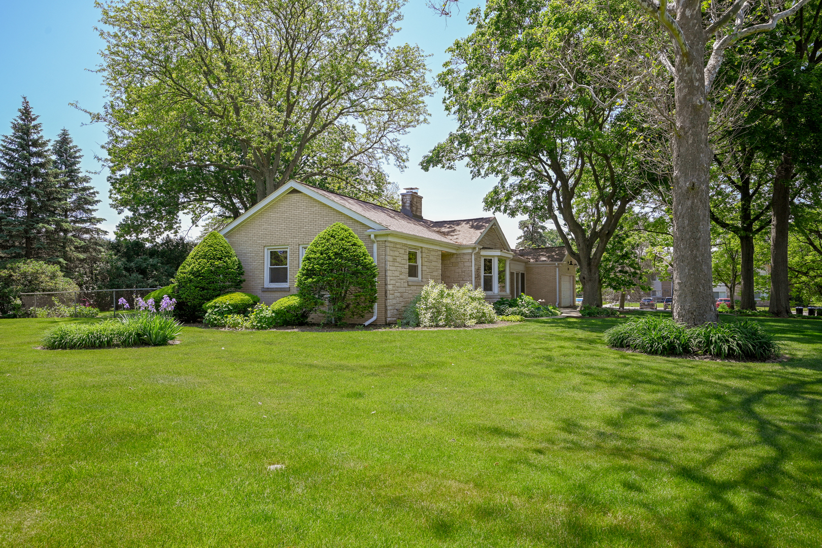 325 Lambert Road, Glen Ellyn, IL 60137