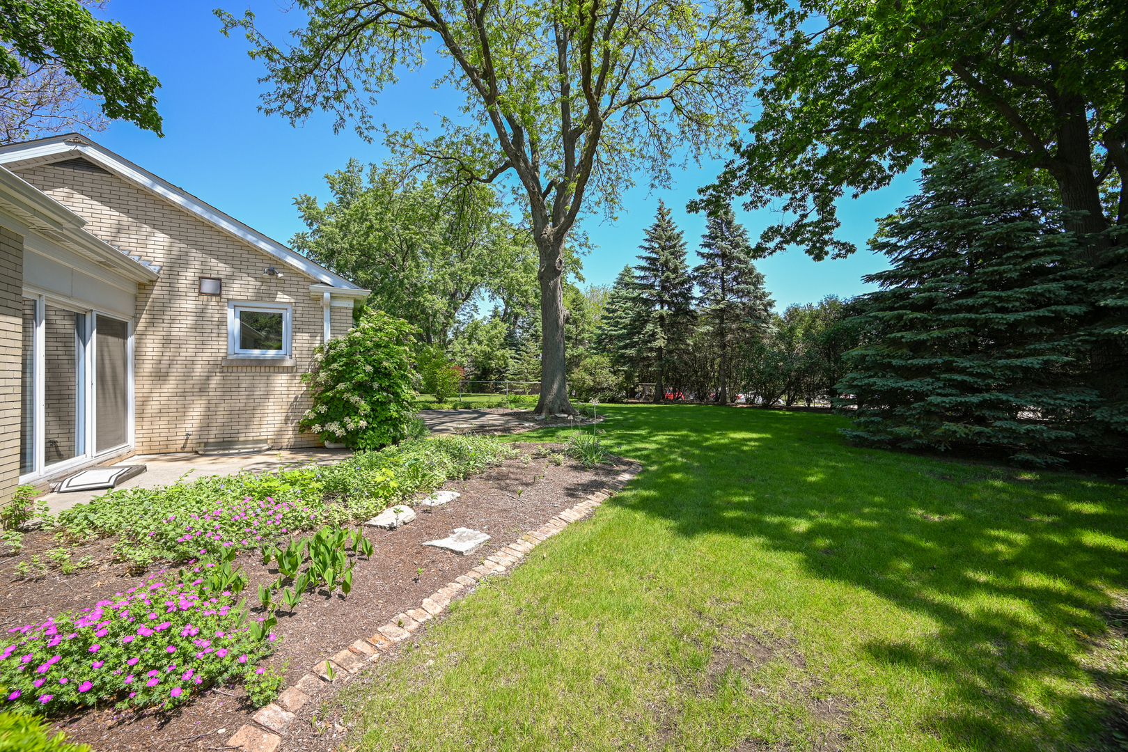 325 Lambert Road, Glen Ellyn, IL 60137