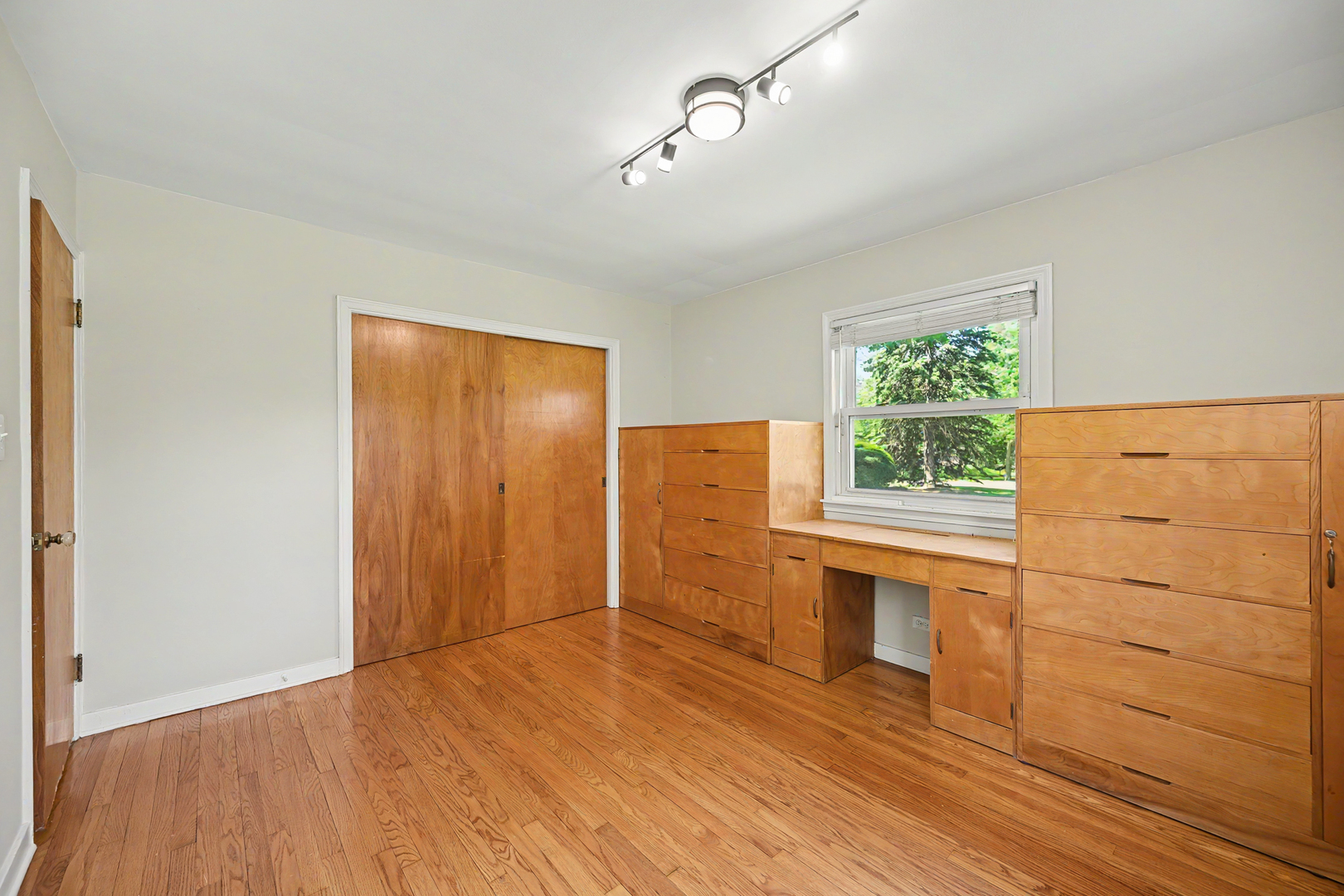 325 Lambert Road, Glen Ellyn, IL 60137