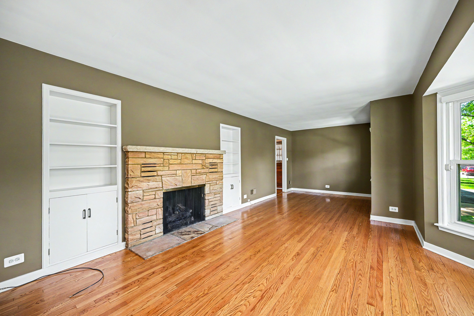 325 Lambert Road, Glen Ellyn, IL 60137
