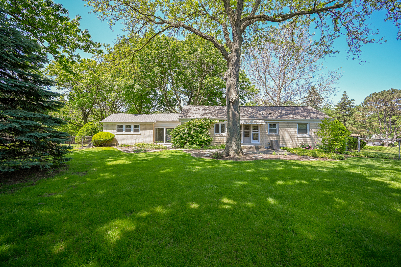 325 Lambert Road, Glen Ellyn, IL 60137