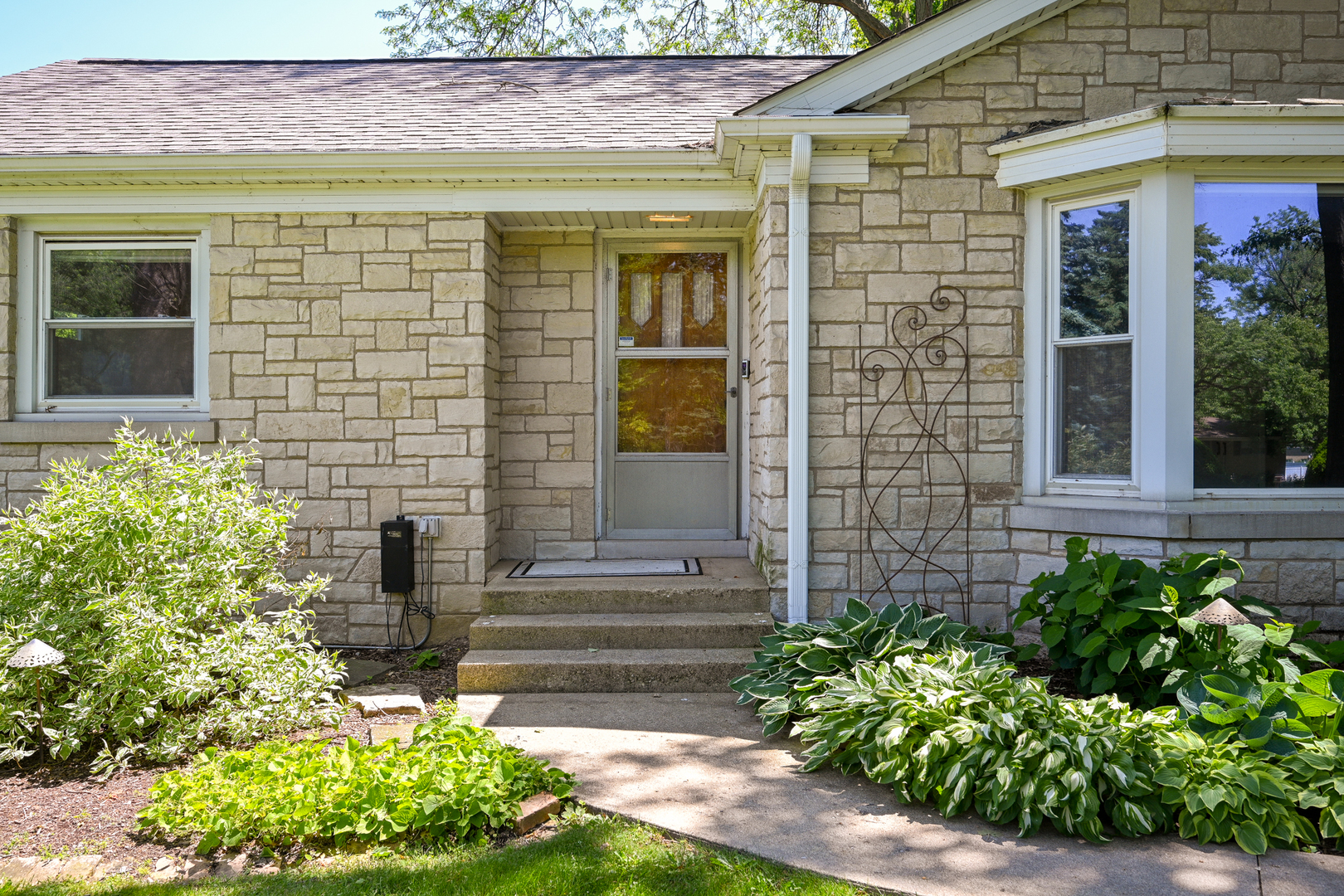 325 Lambert Road, Glen Ellyn, IL 60137