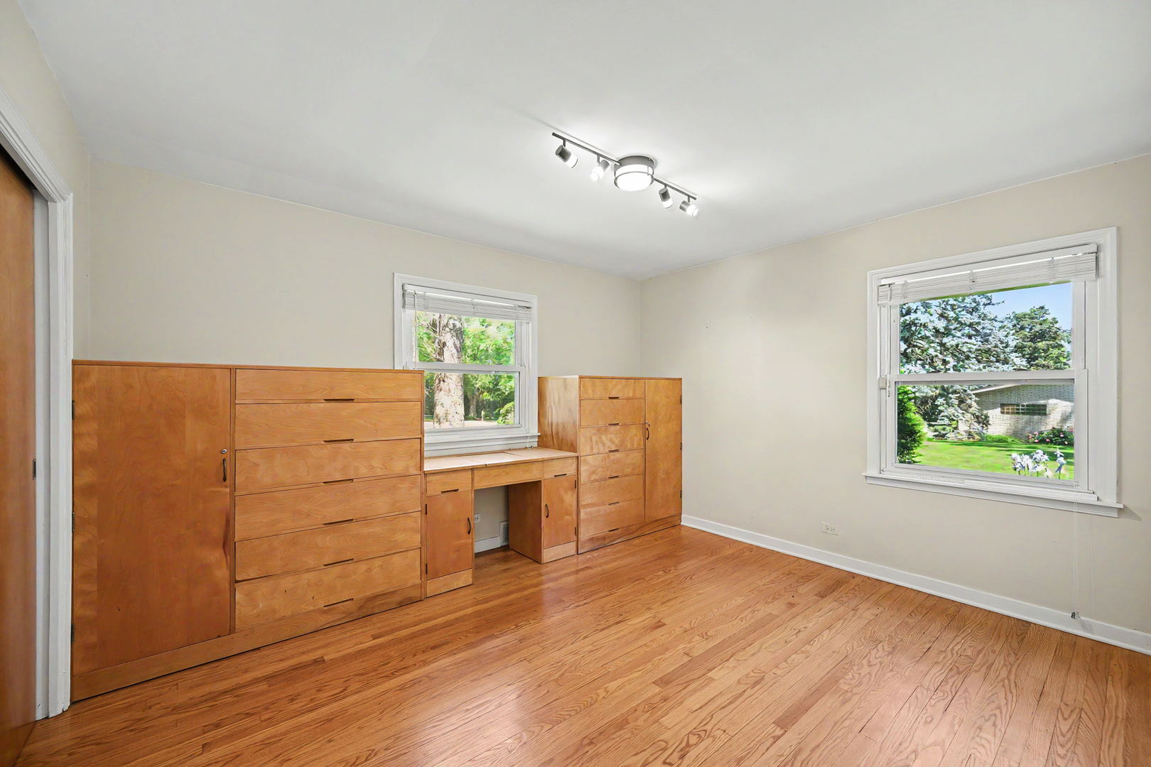 325 Lambert Road, Glen Ellyn, IL 60137