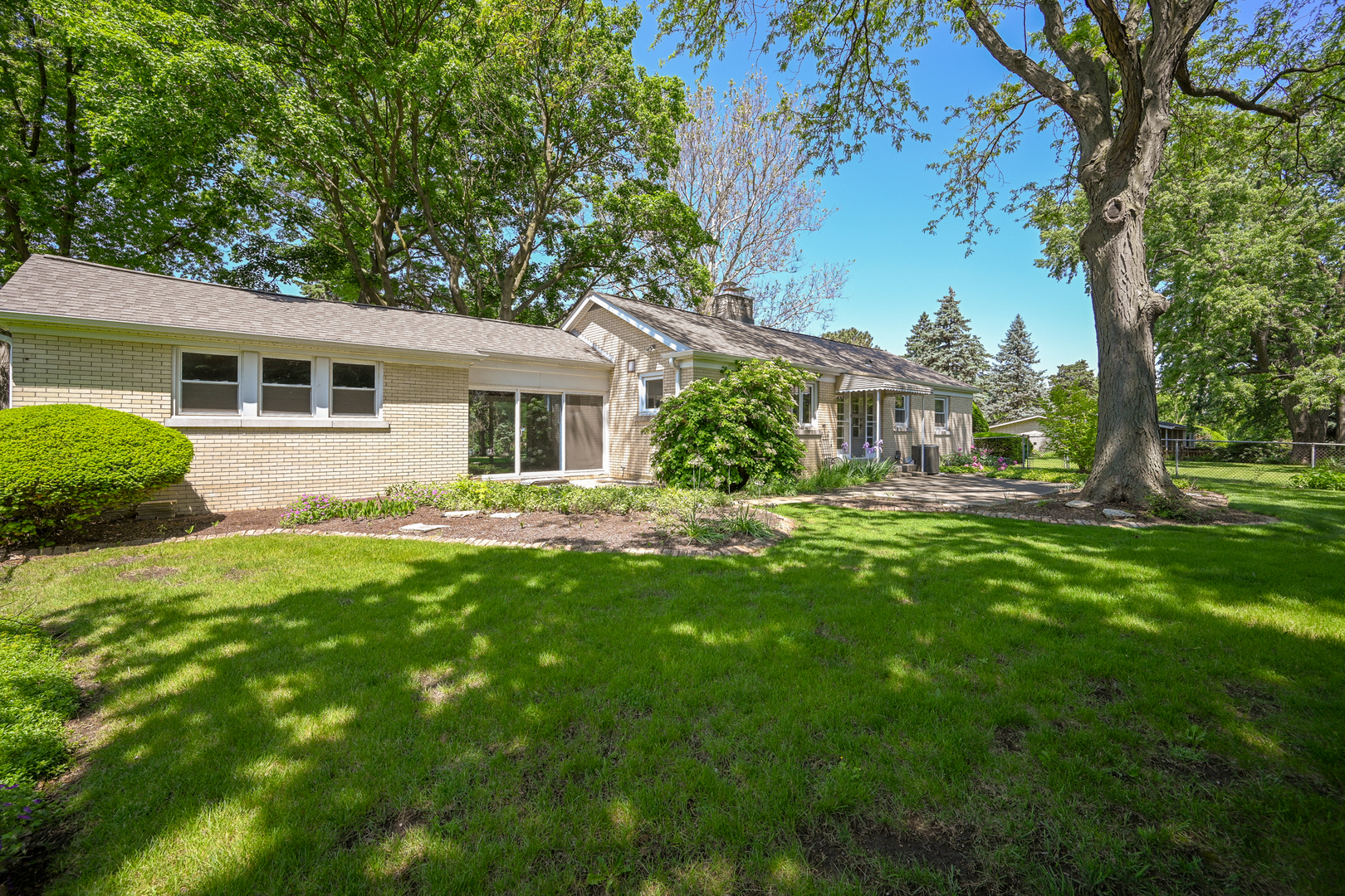 325 Lambert Road, Glen Ellyn, IL 60137