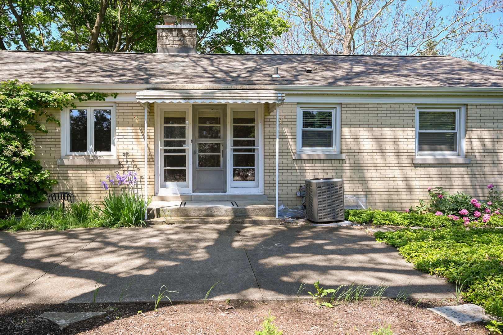 325 Lambert Road, Glen Ellyn, IL 60137