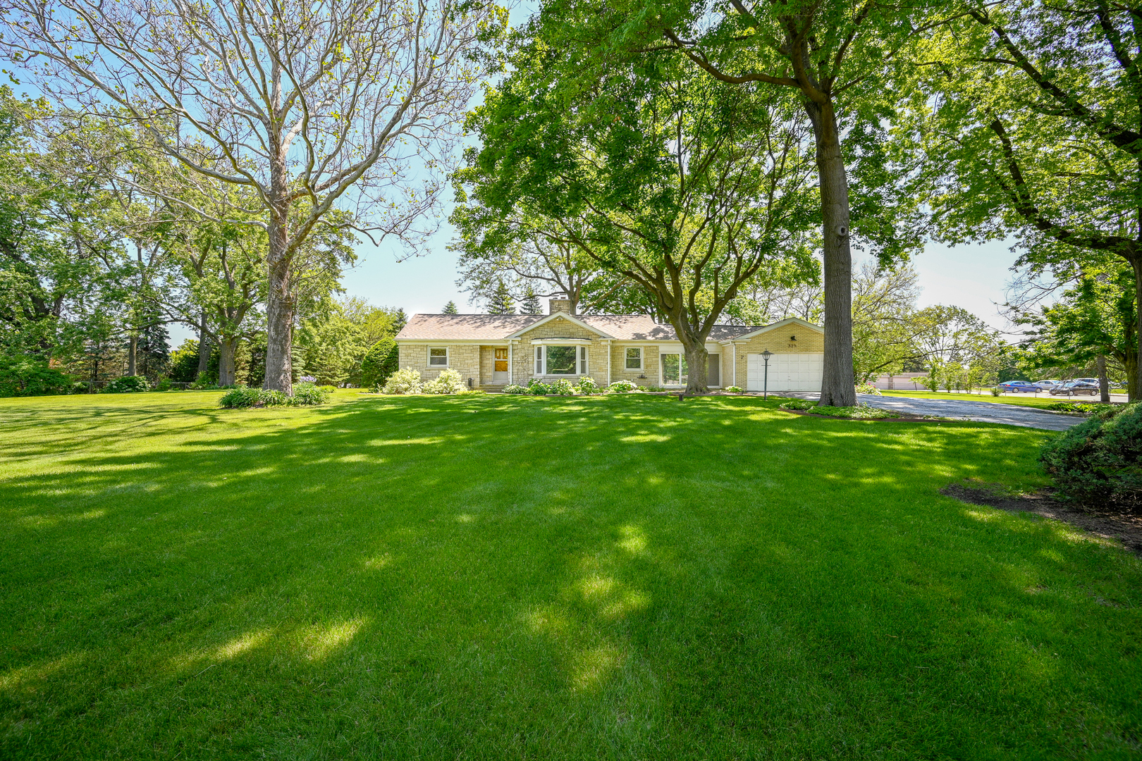 325 Lambert Road, Glen Ellyn, IL 60137