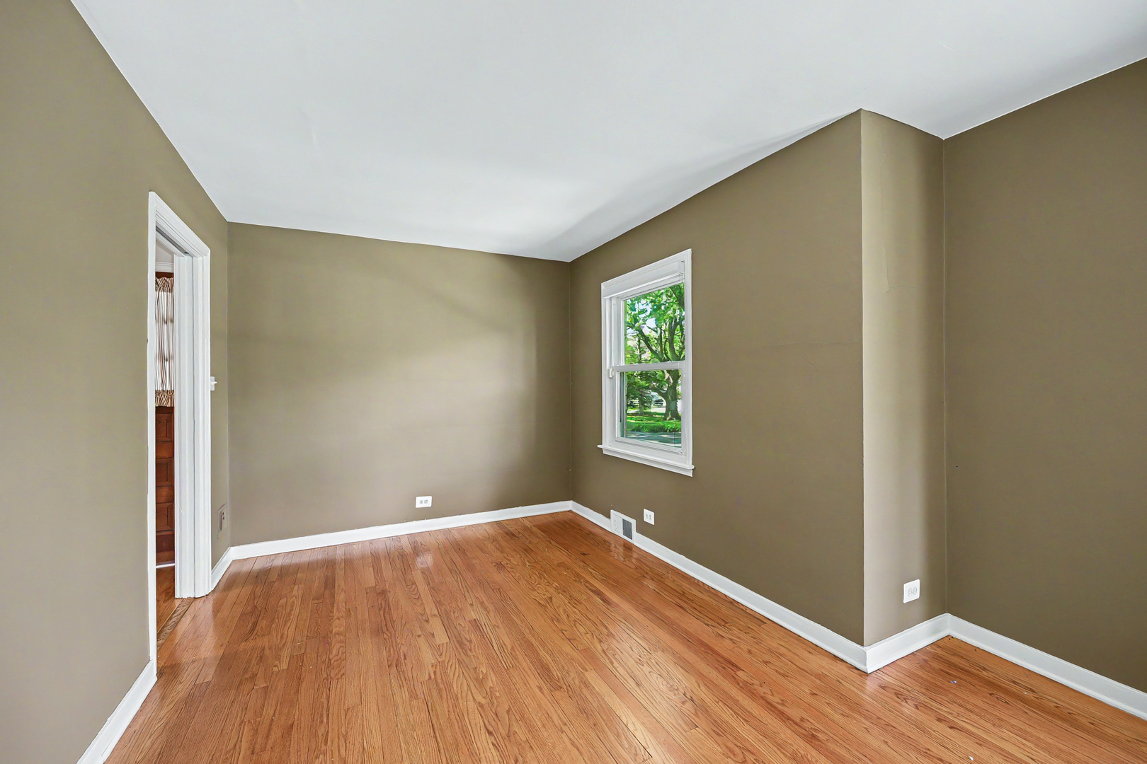 325 Lambert Road, Glen Ellyn, IL 60137