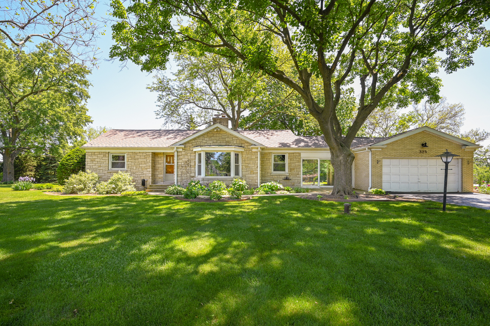 325 Lambert Road, Glen Ellyn, IL 60137