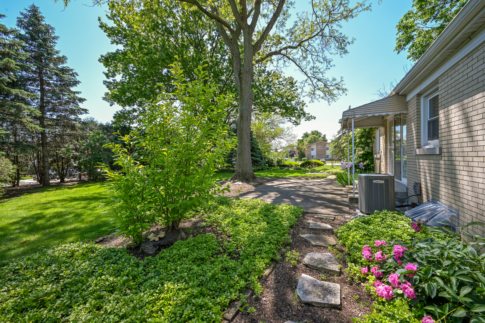 325 Lambert Road, Glen Ellyn, IL 60137