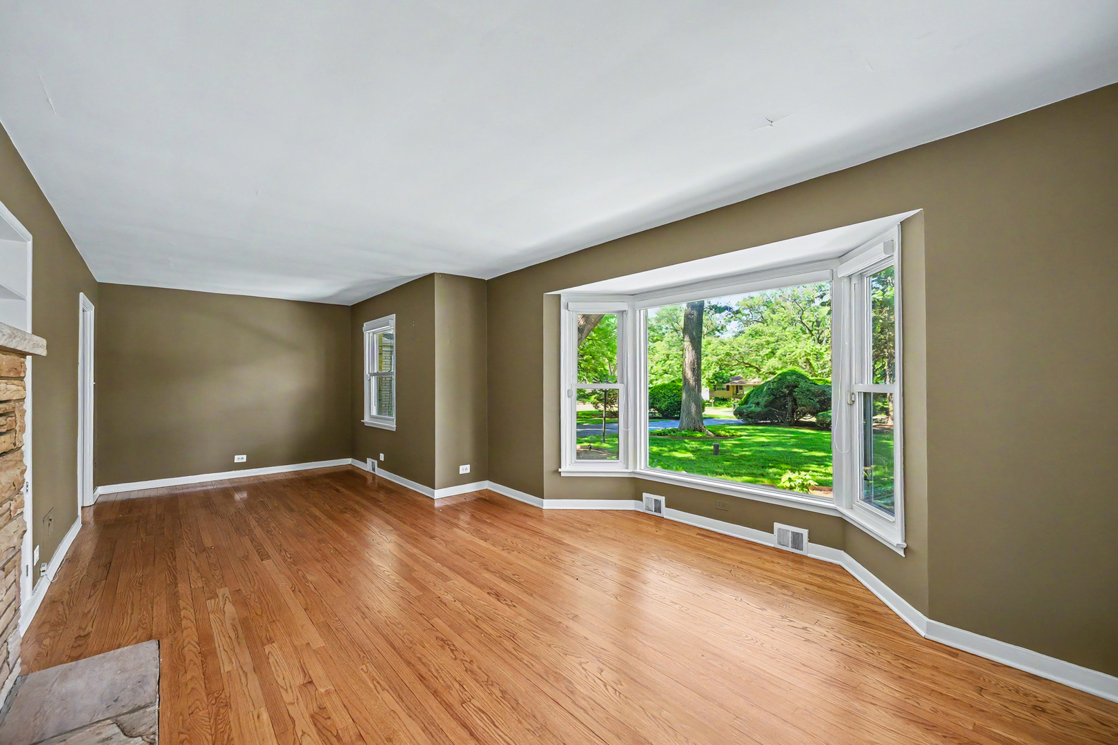325 Lambert Road, Glen Ellyn, IL 60137